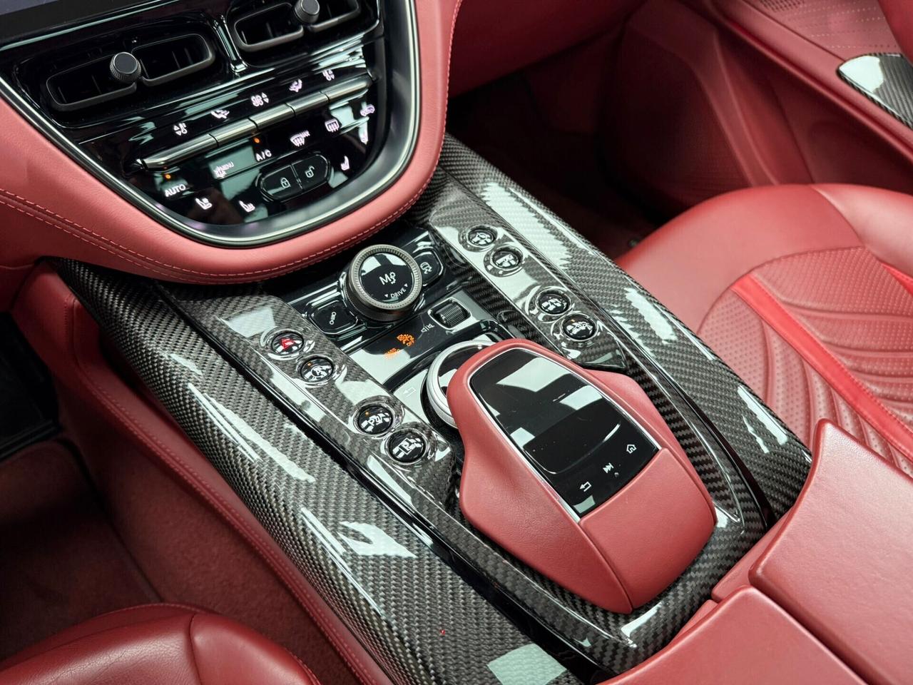 Aston Martin DBX 707 (143)