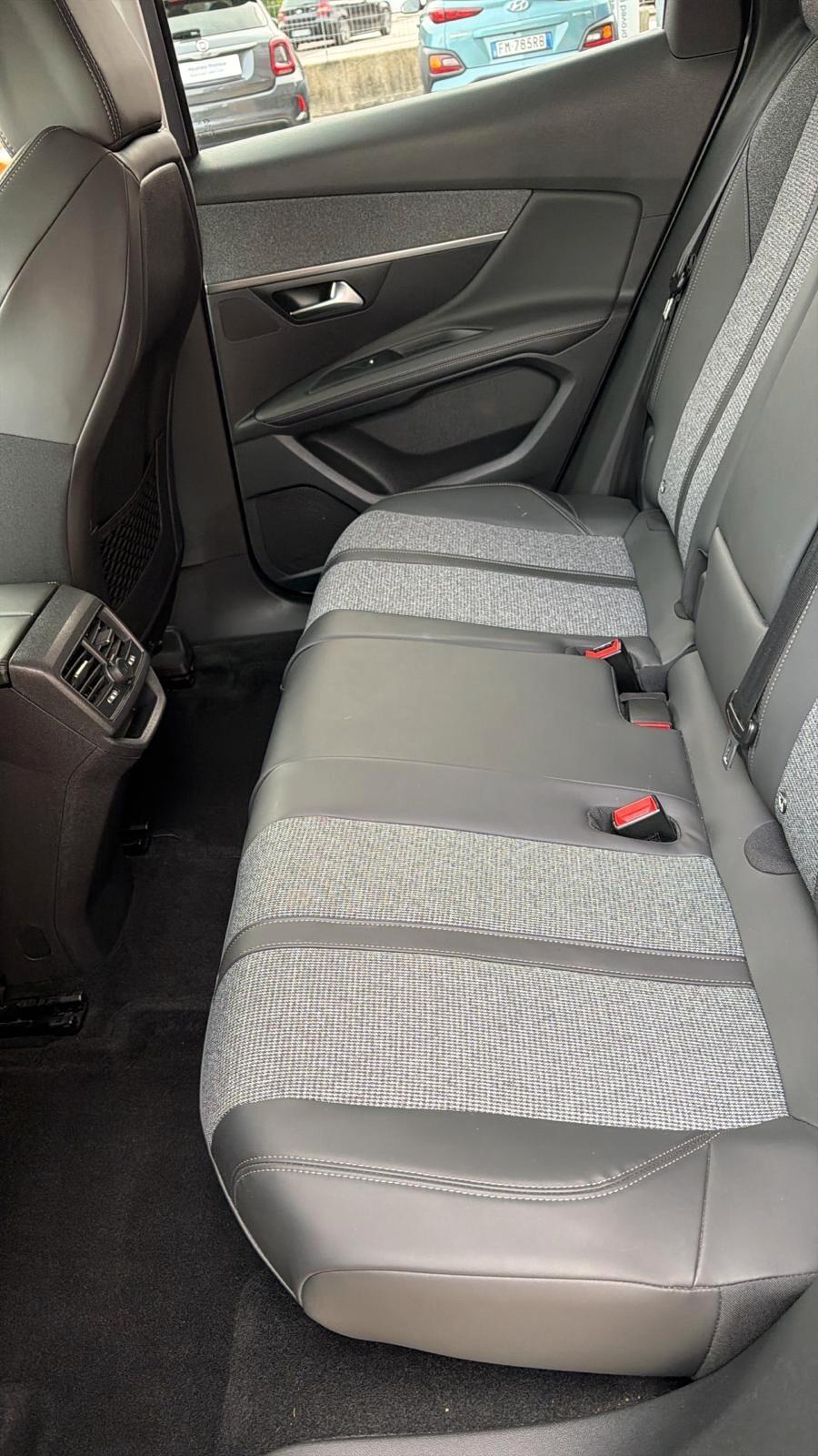 Peugeot 3008 BlueHDi 120 S&S Business