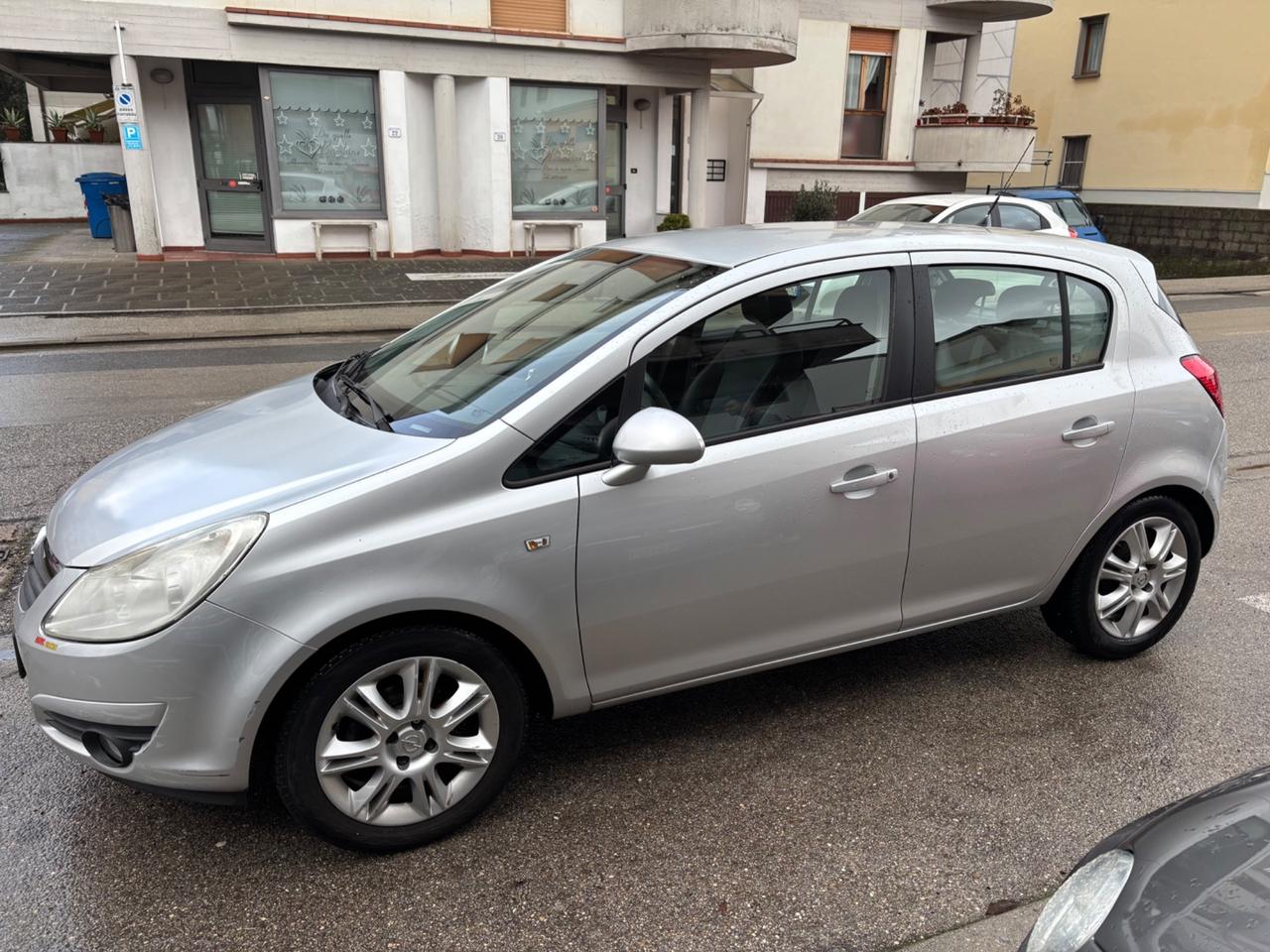 Opel Corsa 1.4 16V 5 porte Cosmo