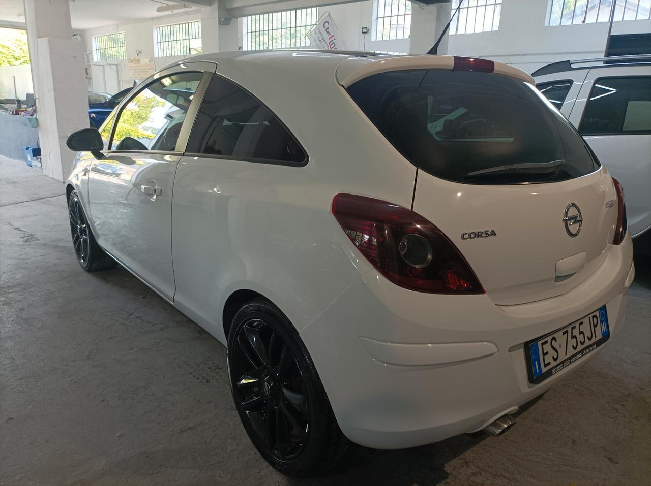 Opel Corsa 1.2 3 porte b-color 132000KM-2013