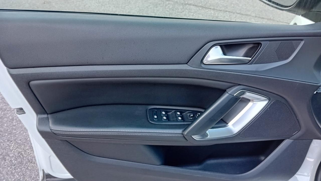 Peugeot 308 BlueHDi 120 S&S EAT6 SW Allure