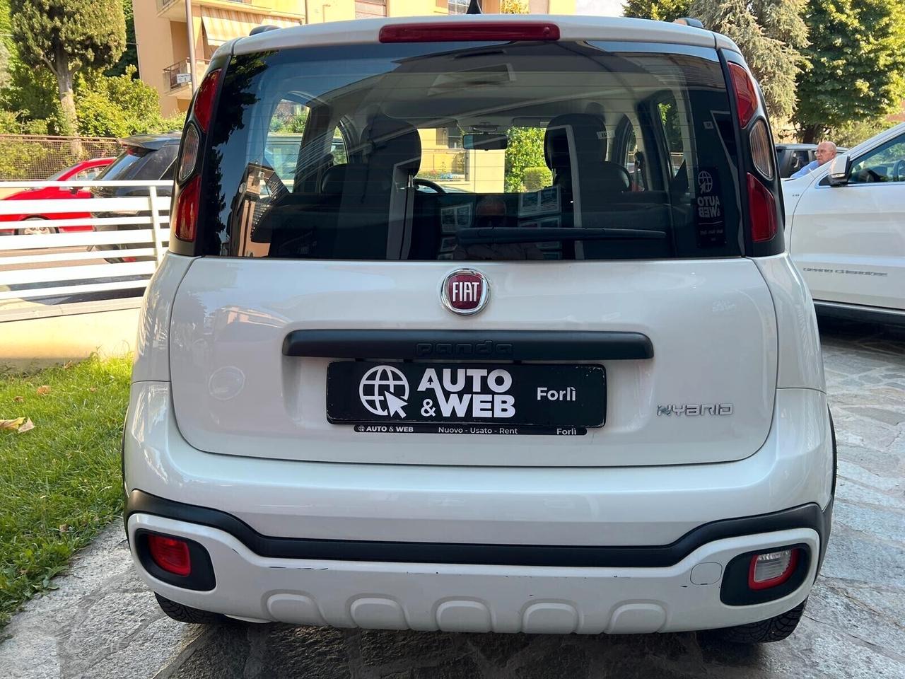 FIAT PANDA HIBRID CITY CROSS NEOPATENTATI