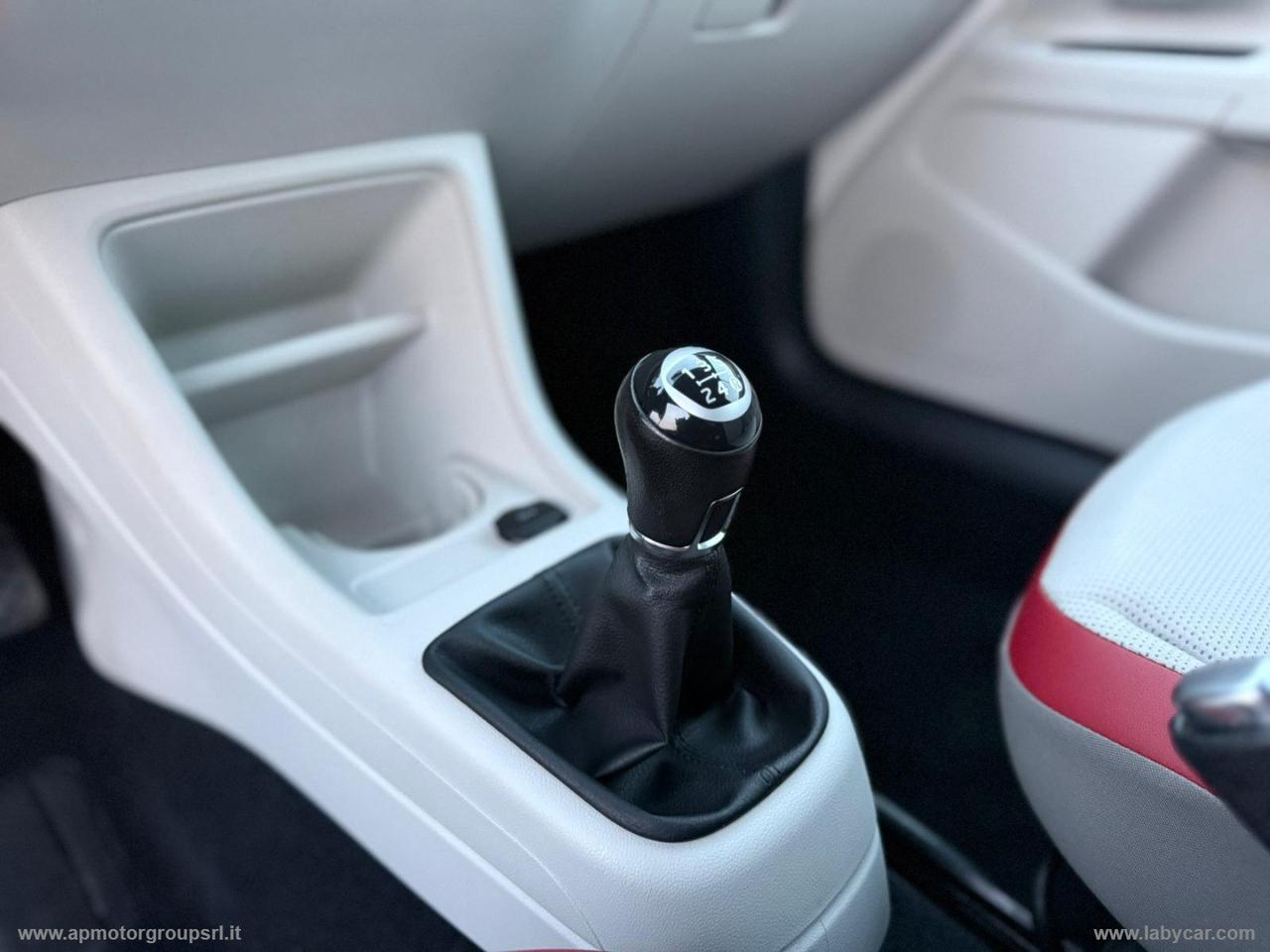 VOLKSWAGEN 1.0 75 CV 5p. high up!