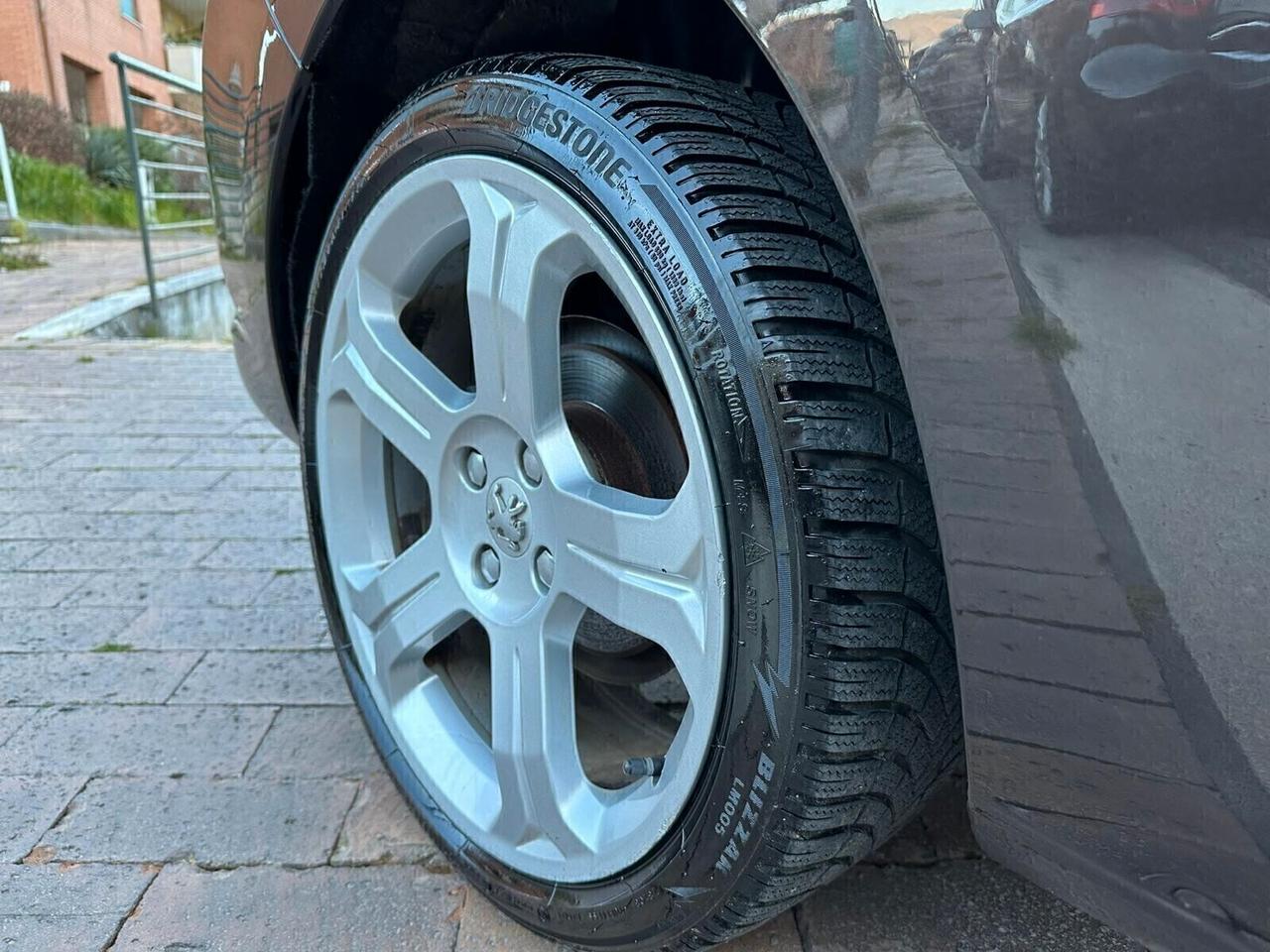 Peugeot 308 1.6 THP 150CV CC Féline
