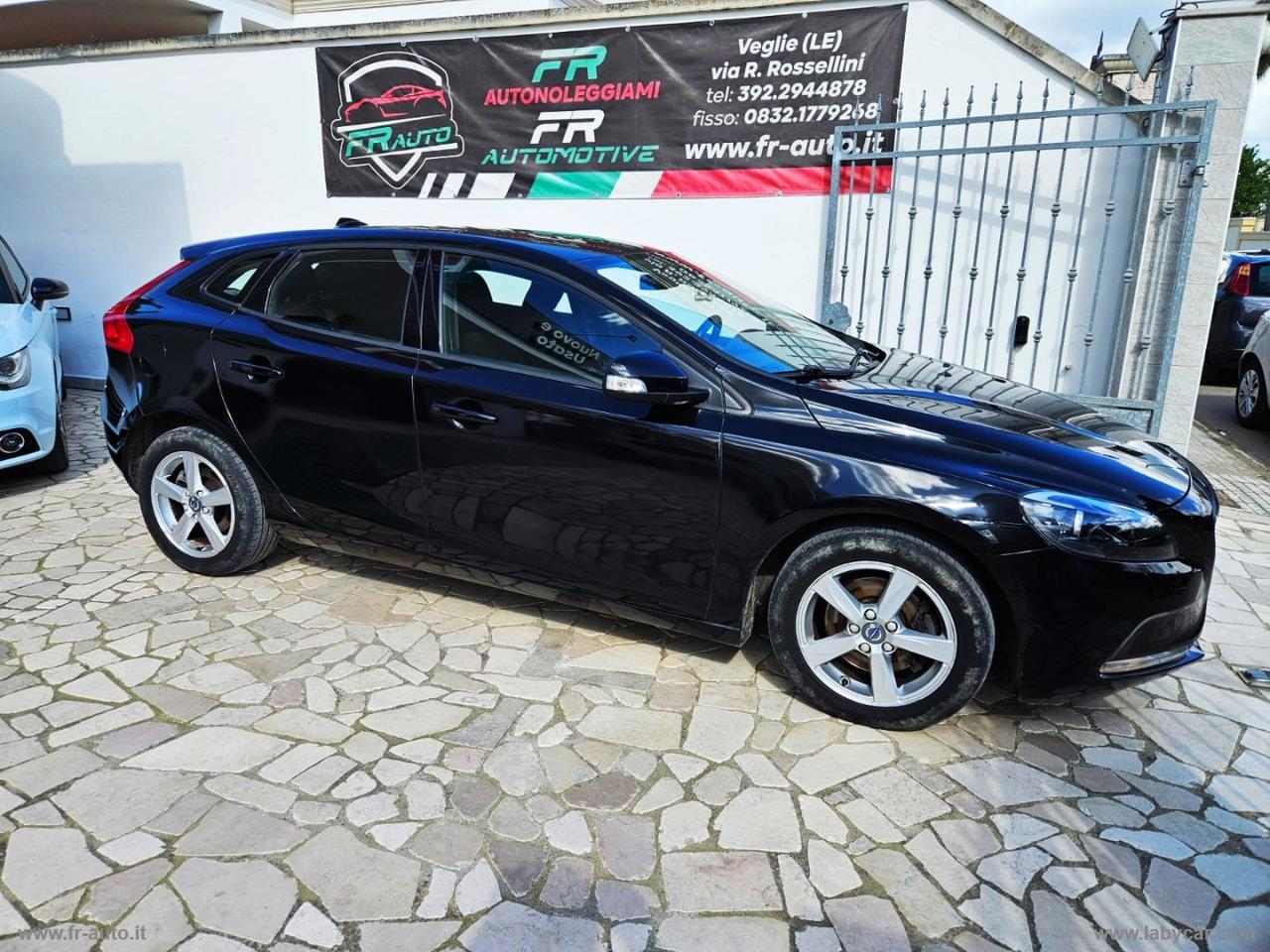 VOLVO V40 D2 R-design Momentum