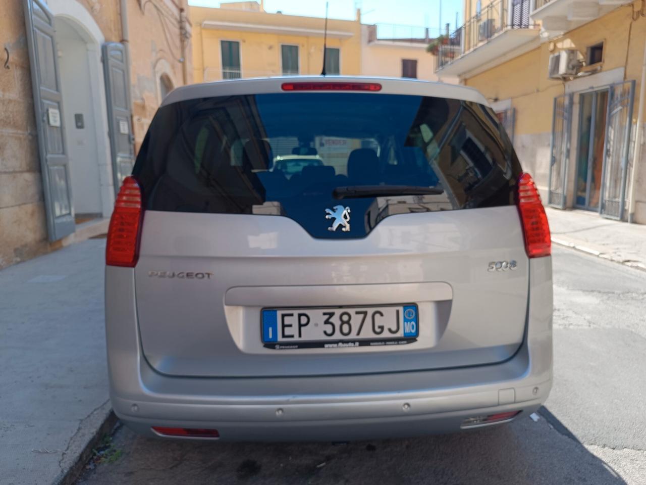 Peugeot 5008 1.6 HDi 112CV ALLURE 7 POSTI NAVI GANCIO TRAINO