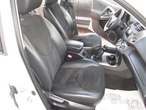 Toyota RAV 4 2.2 D-4D 4x4 DA VETRINA 2011