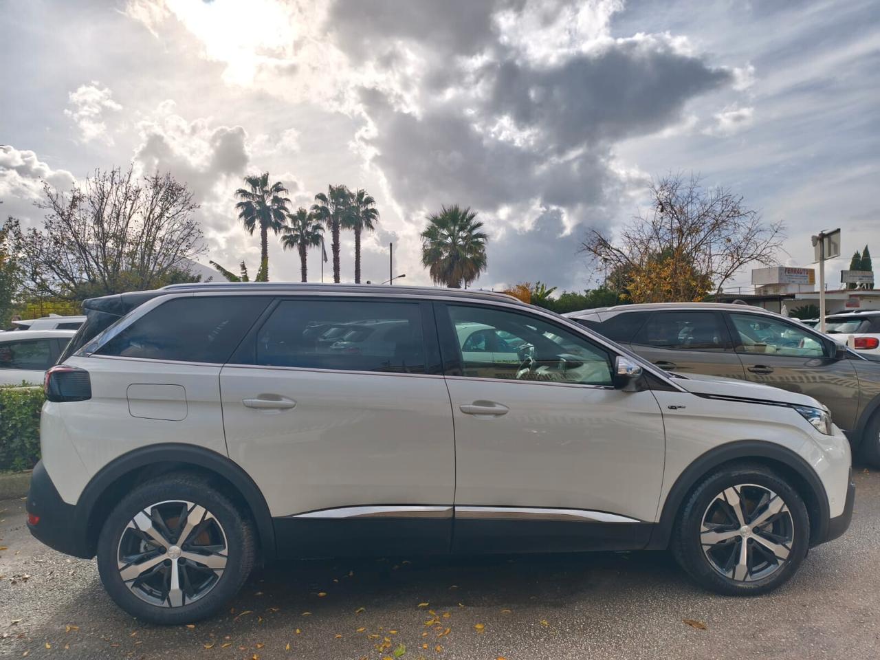 PEUGEOT 5008GTLINE 1.5HDi 130cv