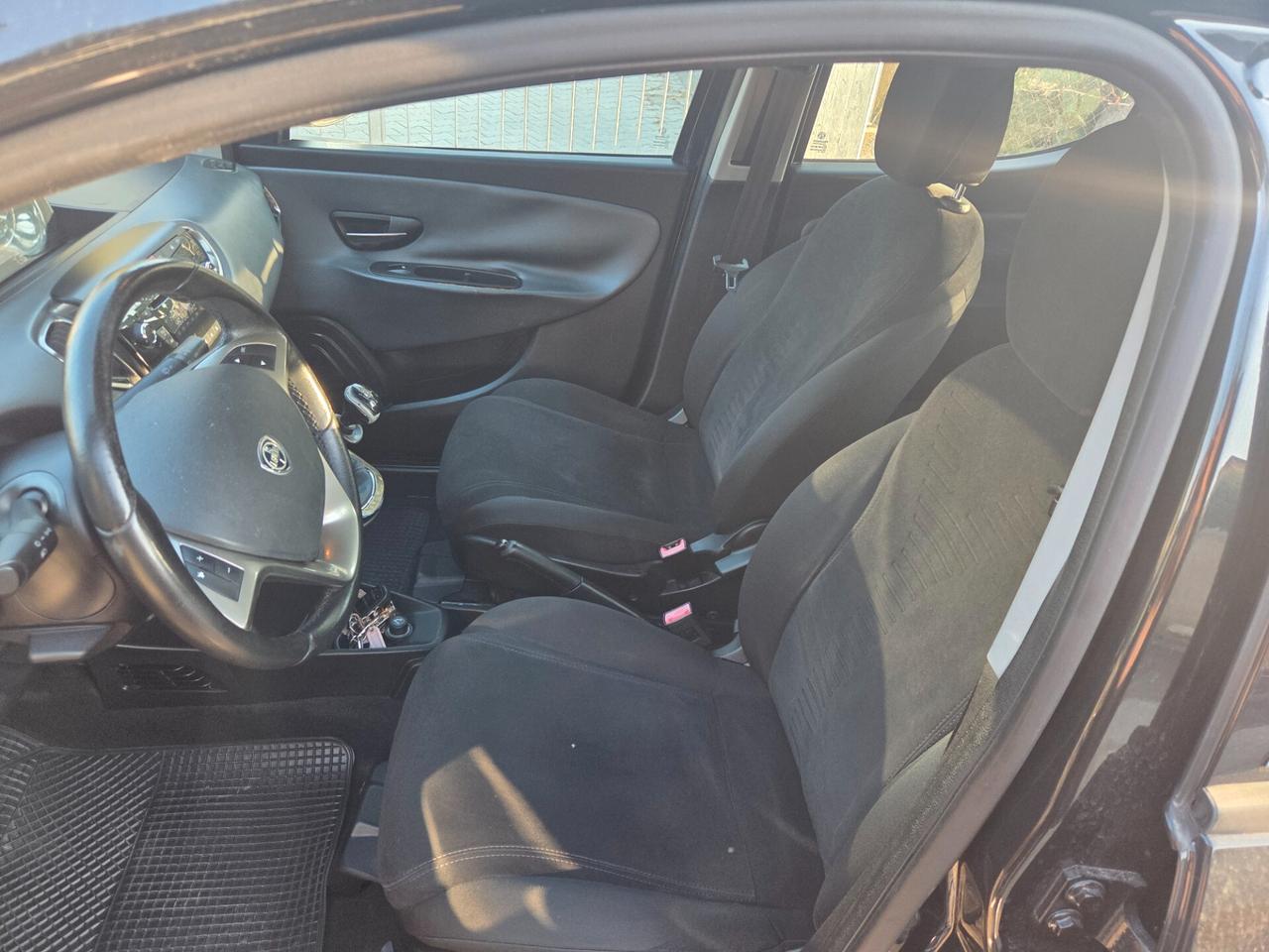 Lancia Ypsilon 1.2 69 CV 5 porte Silver