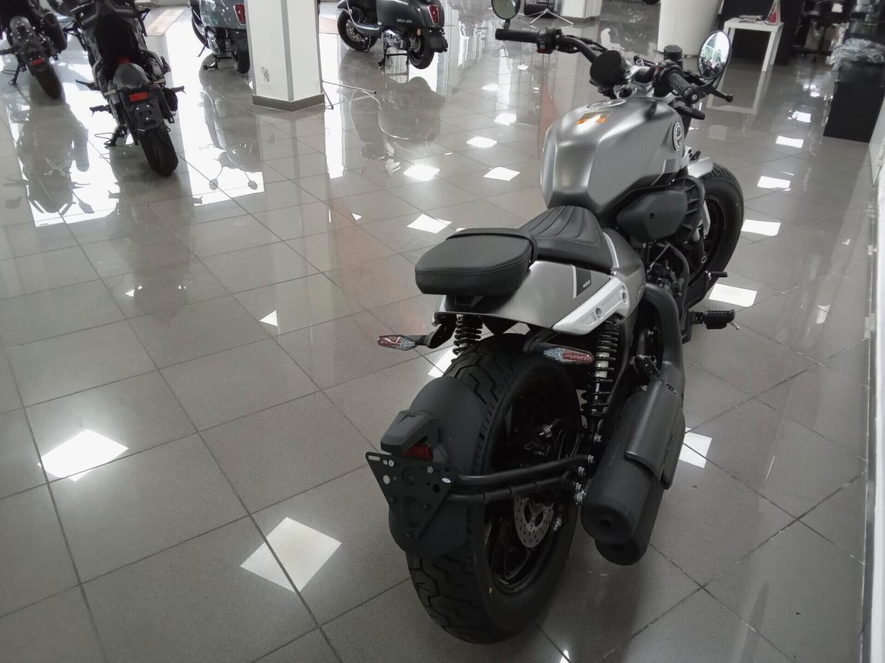 Benelli Leoncino Bobber 400