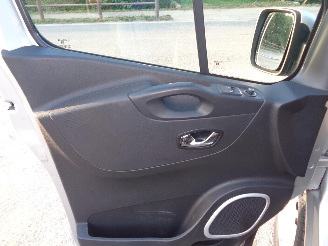 Vivaro 1.6 BiTurbo 145CV 9 posti full optionals