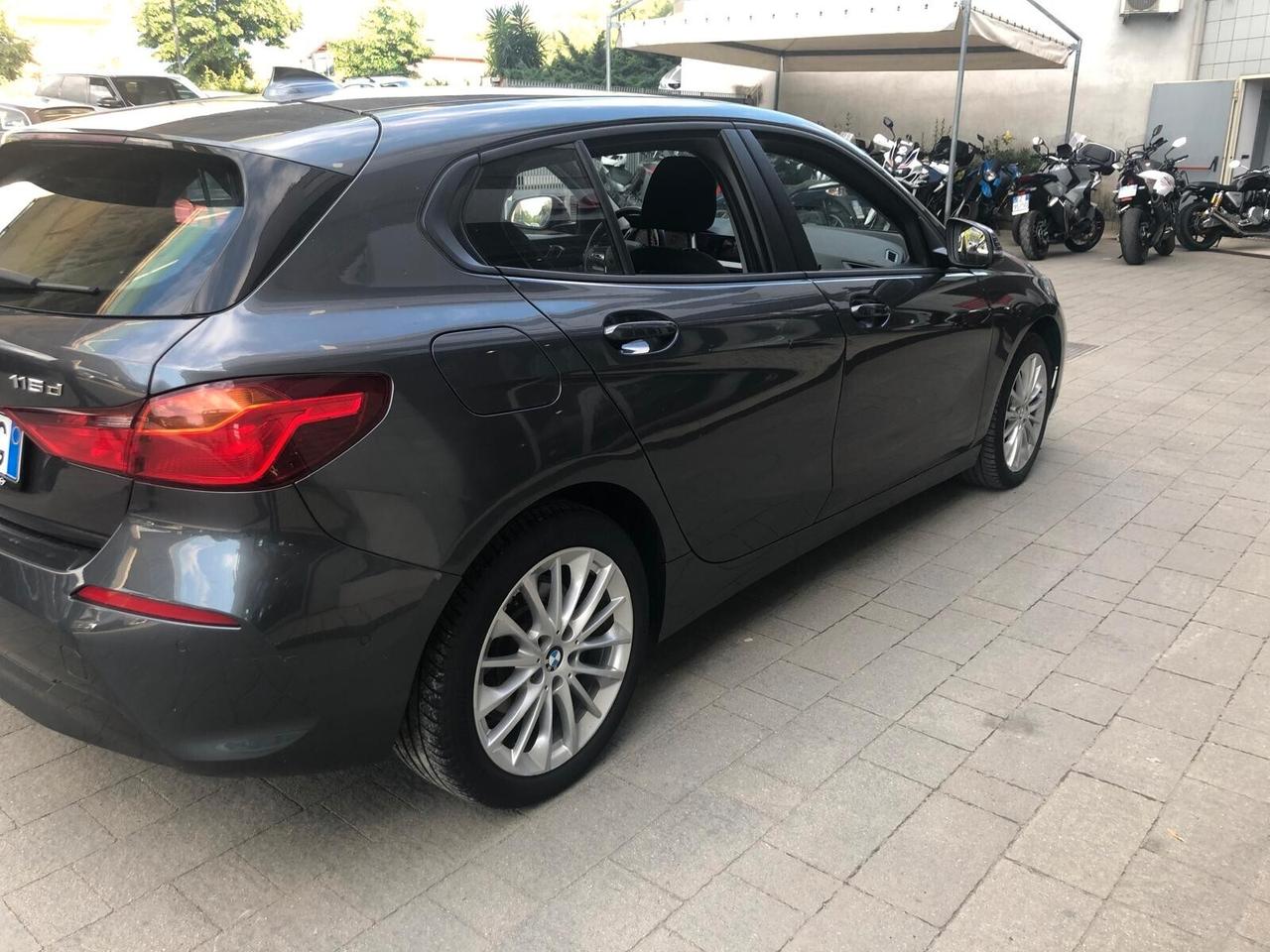 Bmw 116 116d 5p. Business Advantage