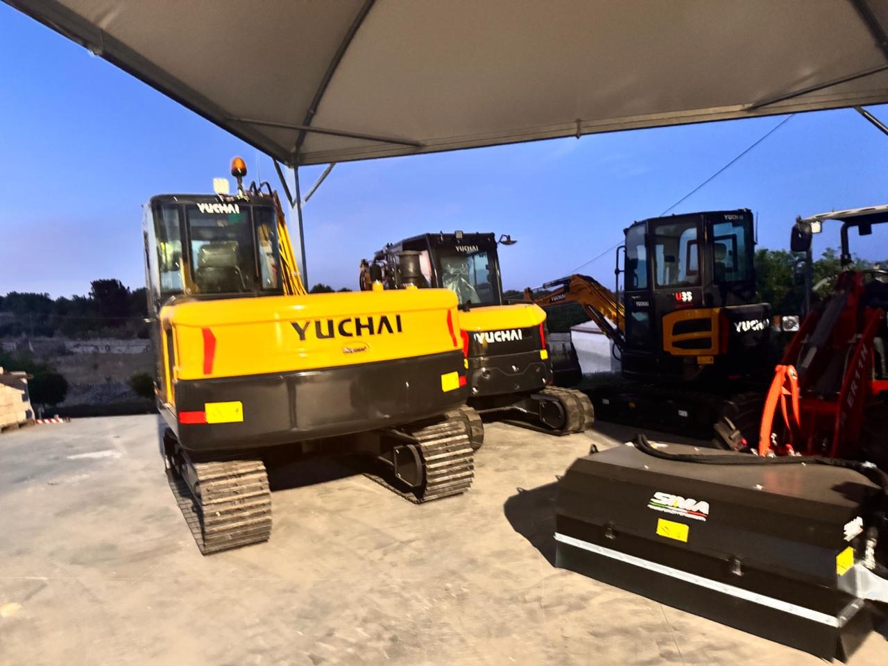 Escavatore Yuchai Yc80