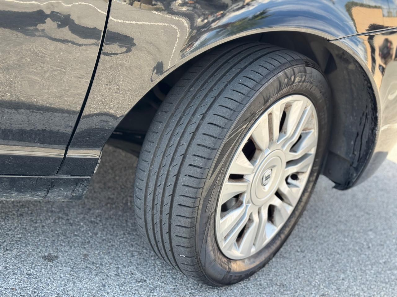 LANCIA YPSILON 1.2 BENZINA MOMO DESING NEO PATENTATI