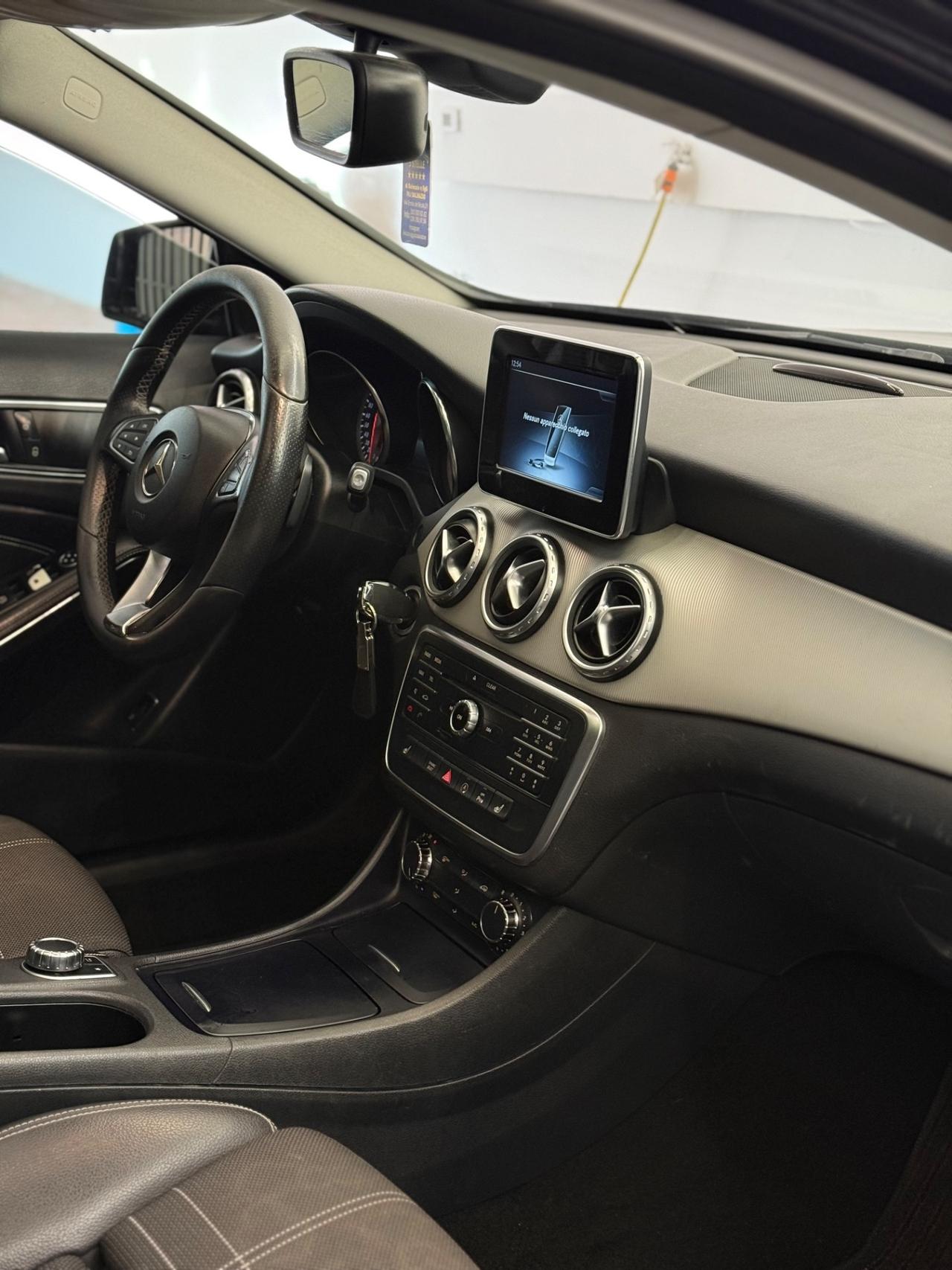 Mercedes-benz GLA 200 d Automatic Sport - Tetto