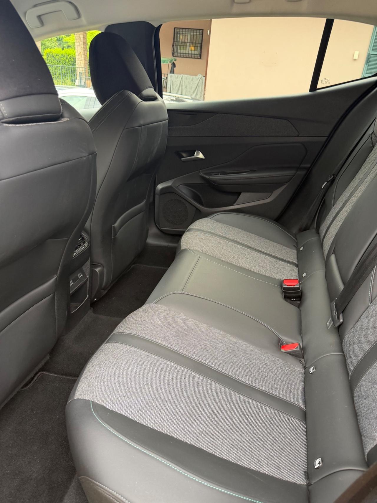 Peugeot 408 ALLURE FULLOPT EU6B KMCERT 360CAM