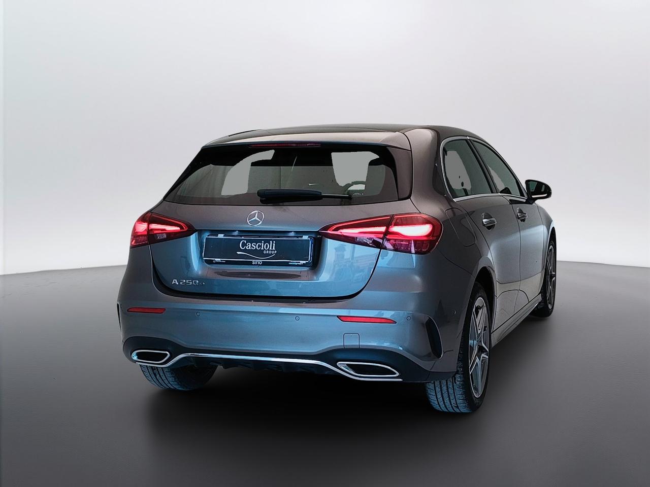 Mercedes-Benz A 250 e con tecnologia ibrida EQ