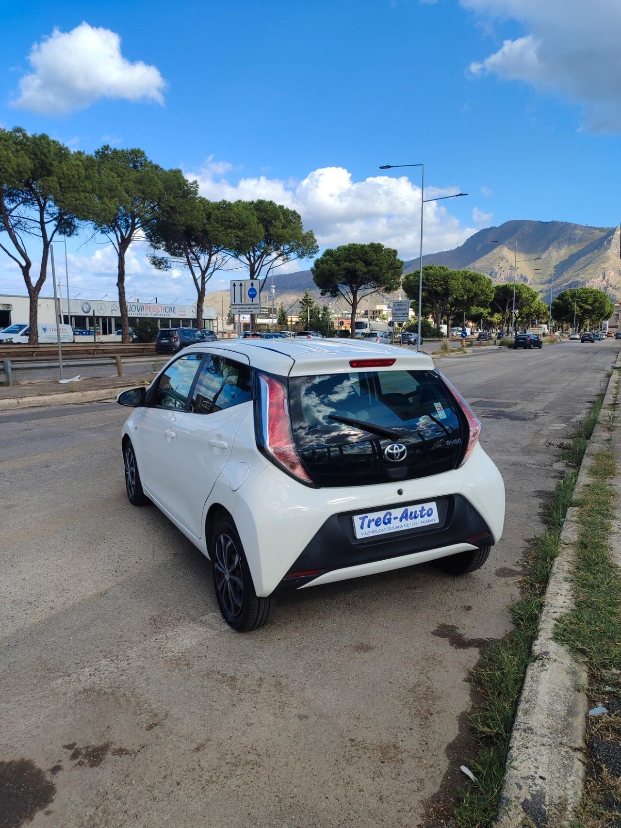 Toyota Aygo 1.0 VVT-i 69 CV 5 porte x-cool