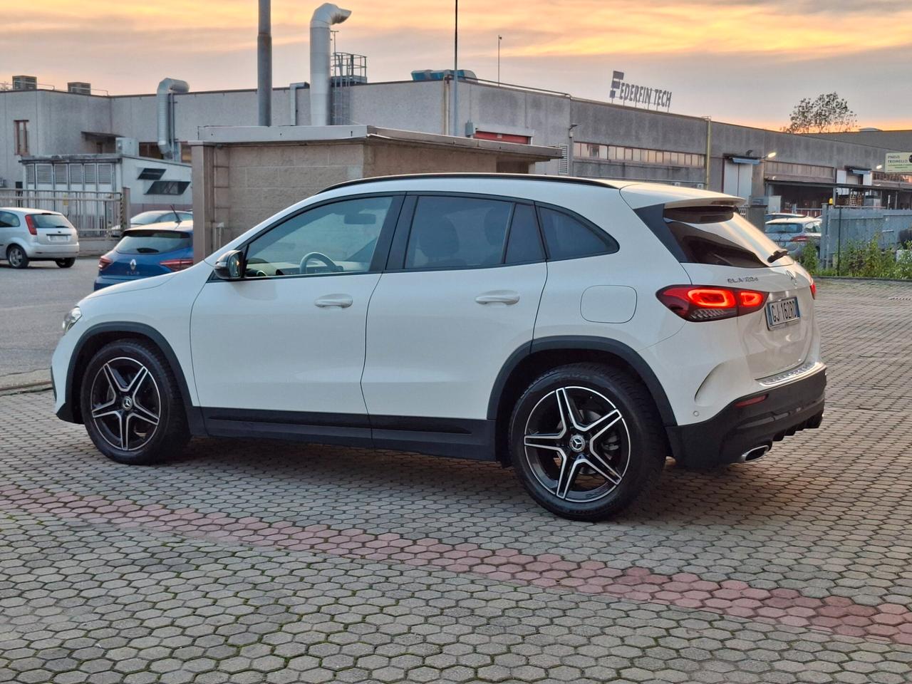 Mercedes GLA 180d Premium *TAGLIANDI MERCEDES*