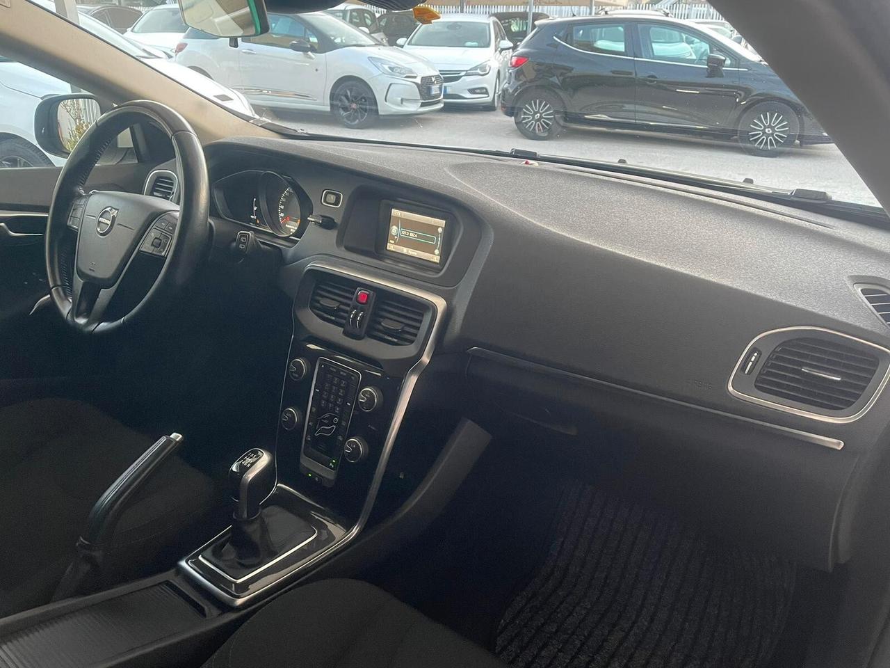 Volvo V40 D2 R-design Momentum