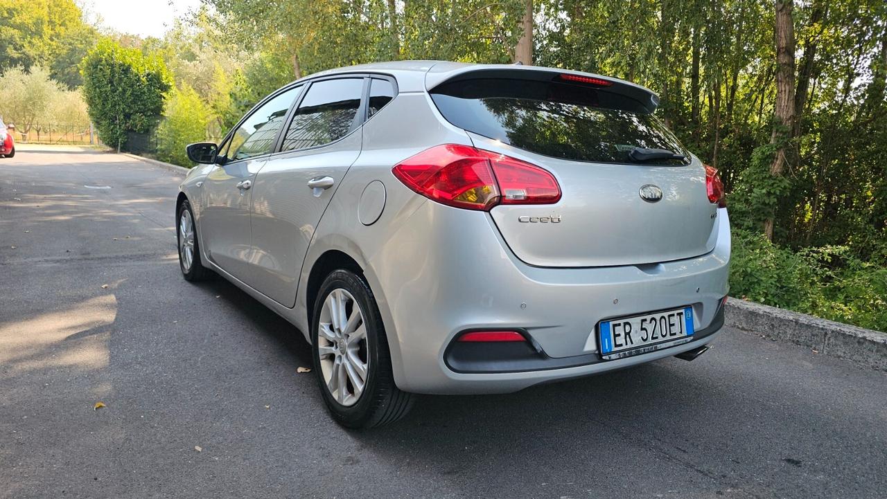Kia Ceed cee'd 1.4 CRDi 5 porte Cool --OK NEOPATENTATI--