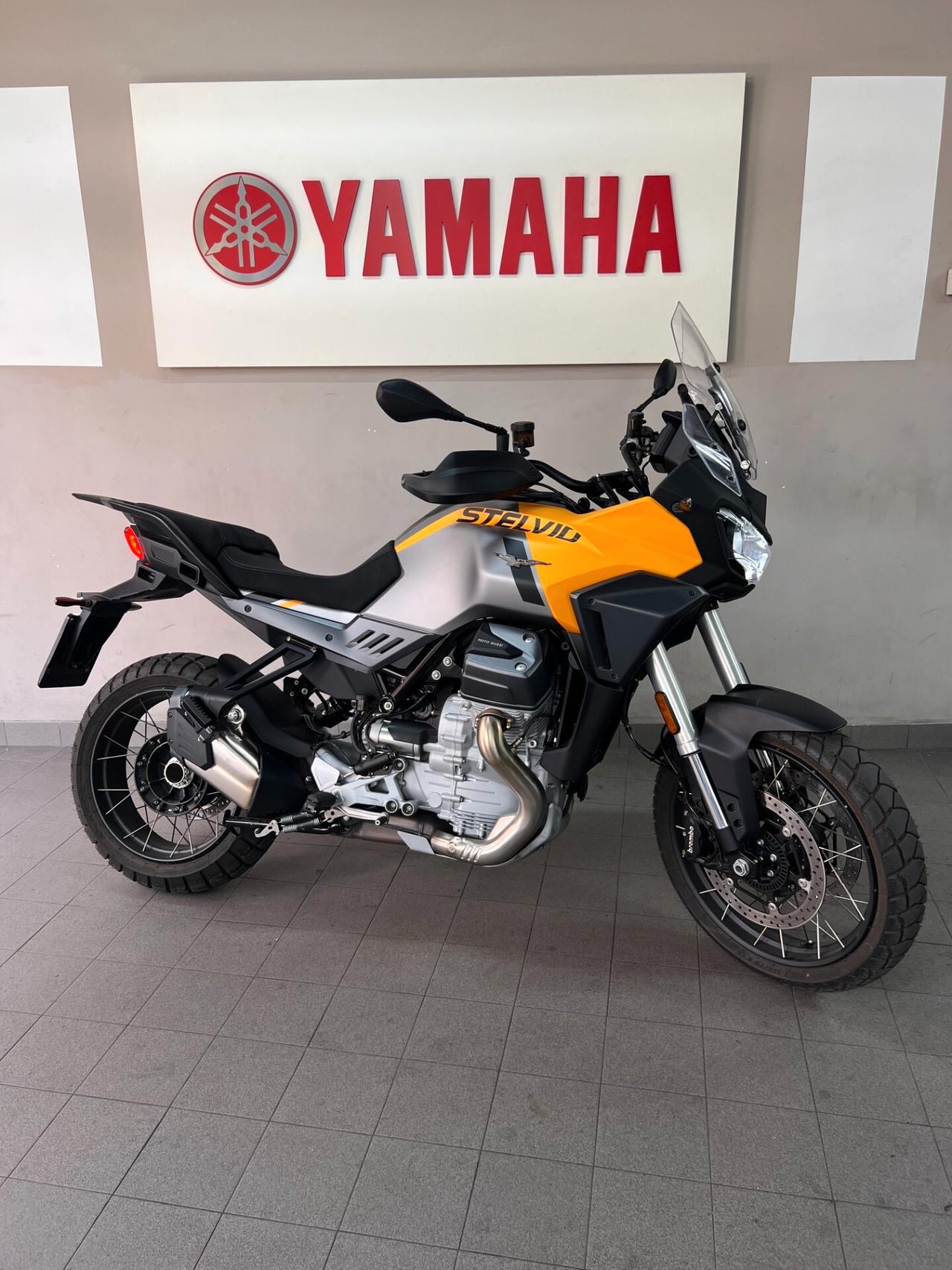 Moto Guzzi Stelvio silver orange