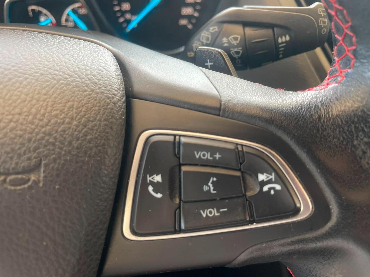 Ford Kuga 1.5 TDCI 120 CV 2WD Powershift Titanium Cambio auto