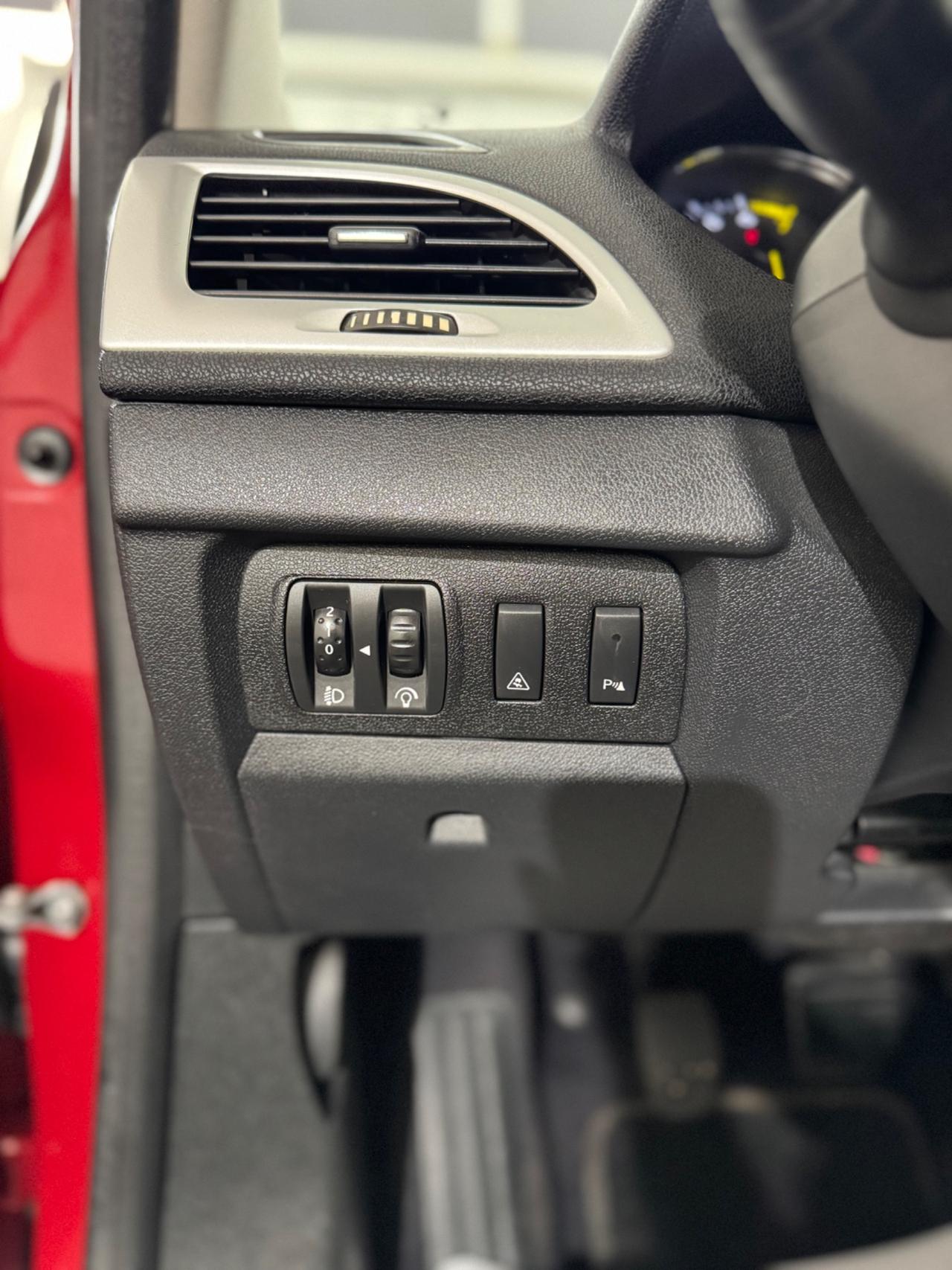 Renault Megane Coupé 1.6 Dynamique NAVI - SENSORI - CRUISE - FARI E TERGI AUTOMATICI