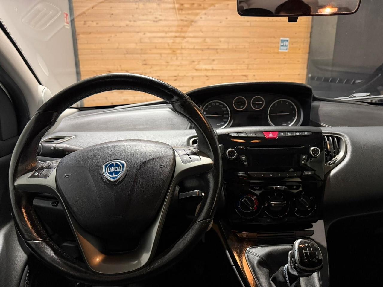 Lancia Ypsilon 1.2 69 CV 5 porte S&S Platinum