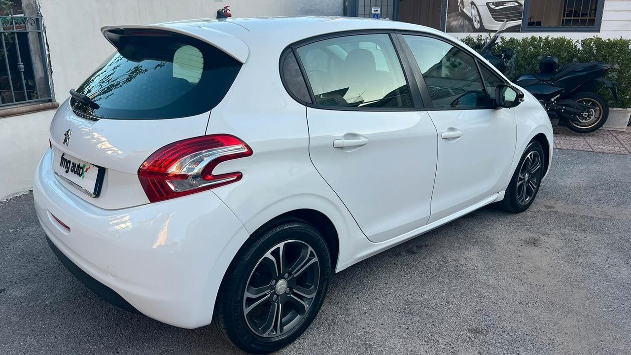 Peugeot 208 PureTech 82 5 porte Allure