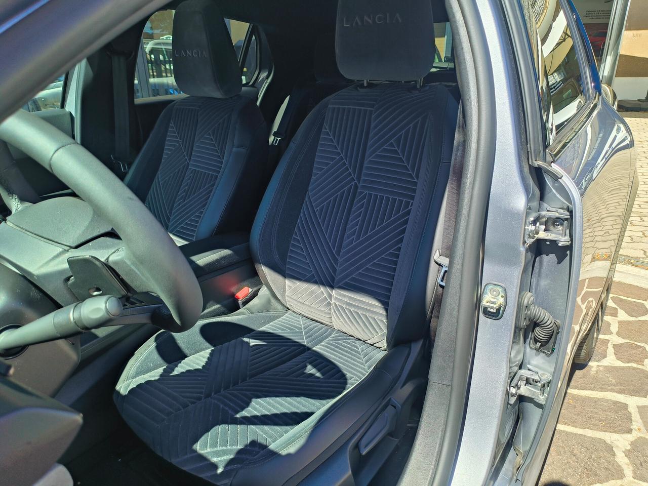 Lancia Ypsilon Hybrid e-DCT LX