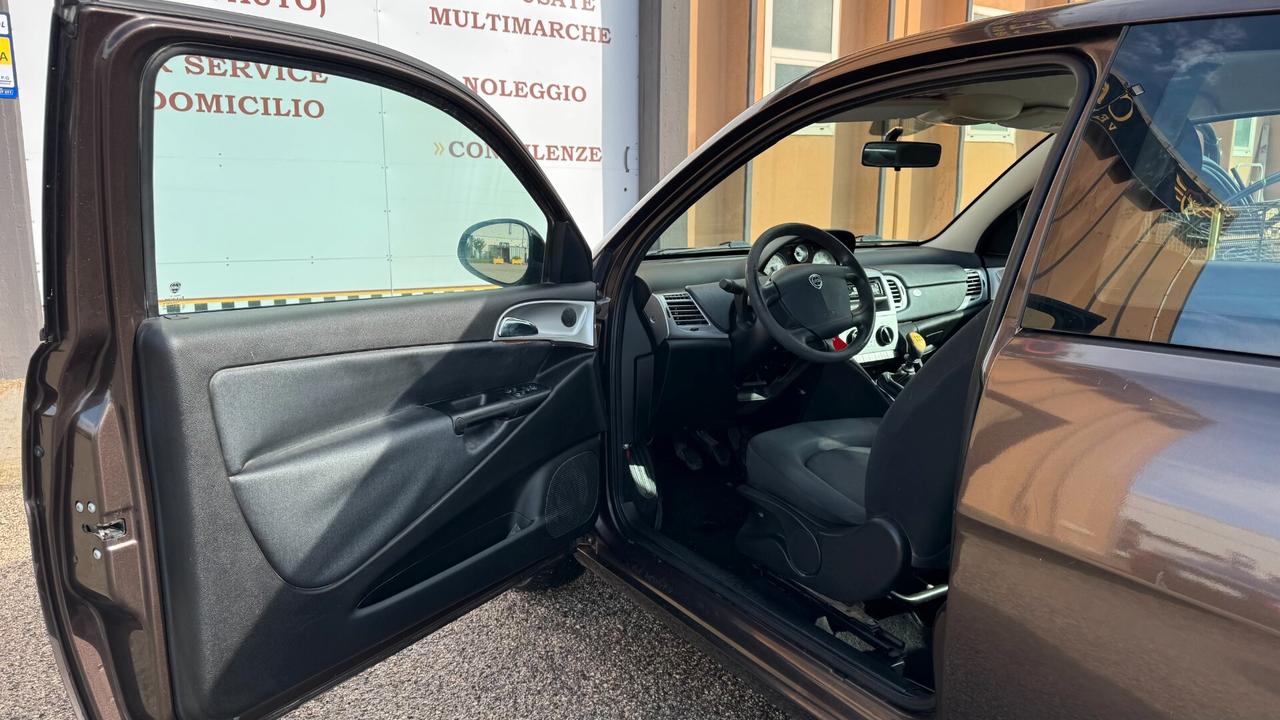 Lancia Ypsilon 1.2 69 CV NEOPATENTATI - 2011