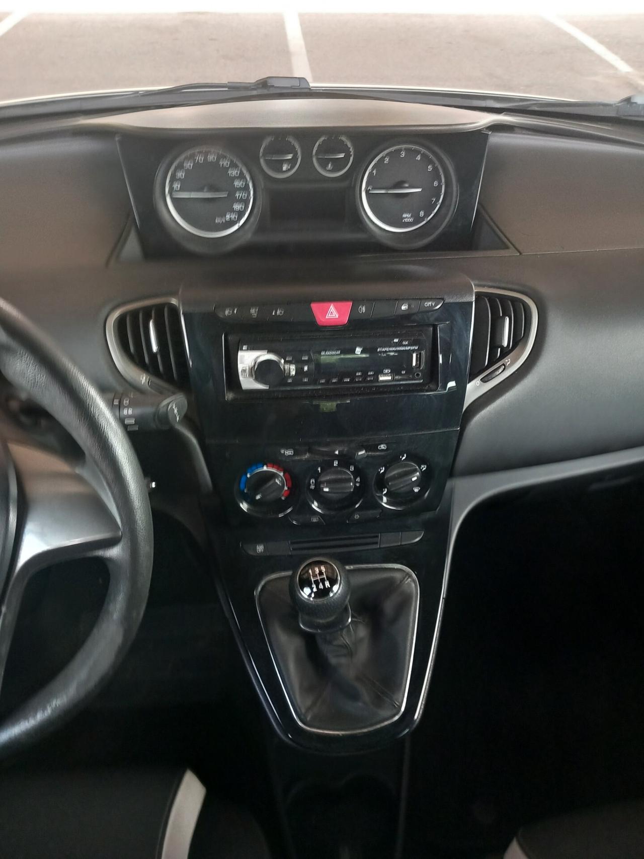 Lancia Ypsilon 1.2 69 CV 5 porte Gold