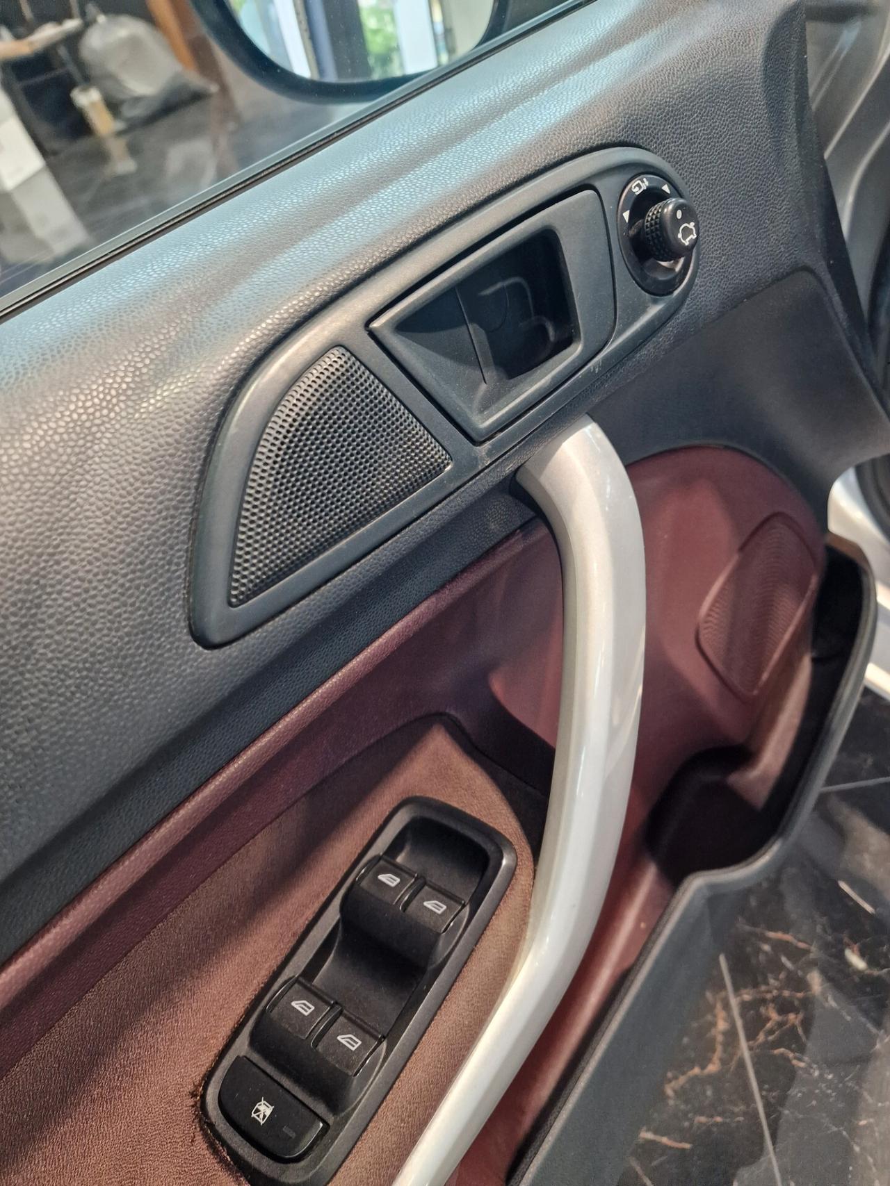Ford Fiesta 1.4 b, AUTOMATICO GUIDABILE DA DISABILI.