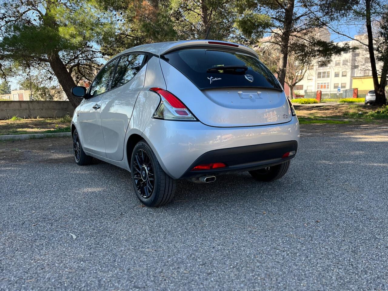 Lancia Ypsilon 1.2 69 CV 5 porte S&S Silver