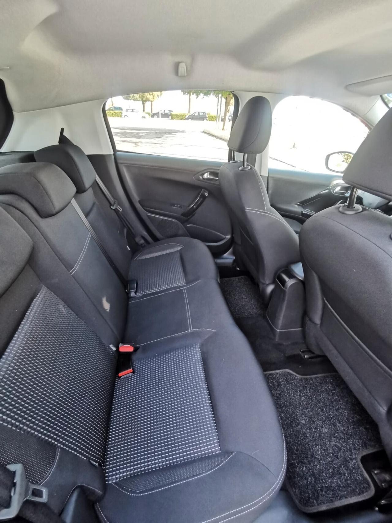 Peugeot 208 BlueHDi 100 5 porte Allure 11/2015