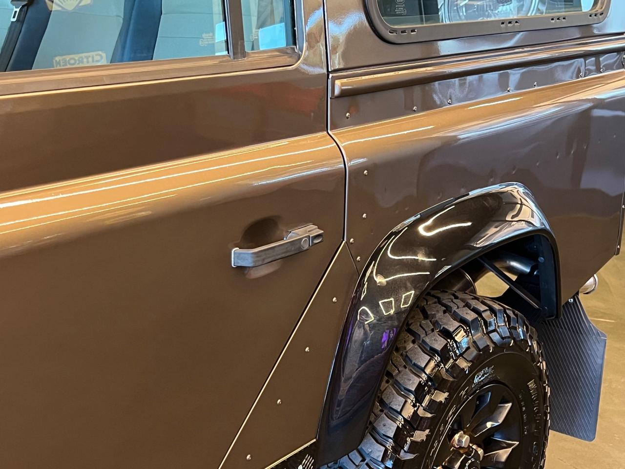 Land Rover Defender 110 2.4 TD4 S.W. Limited Edition Nara Bronze