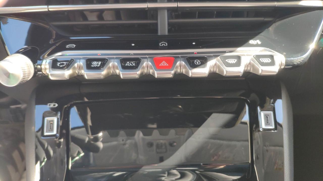 Peugeot 208 Allure 1200 Benz 100 CV Km0