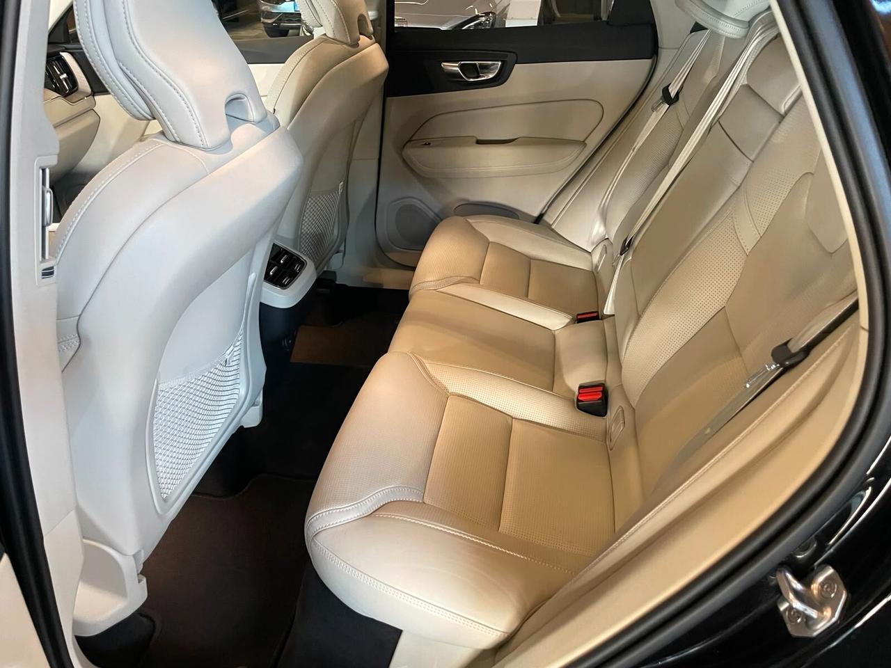 Volvo XC 60 XC60 B5 (d) AWD Geartronic Inscription