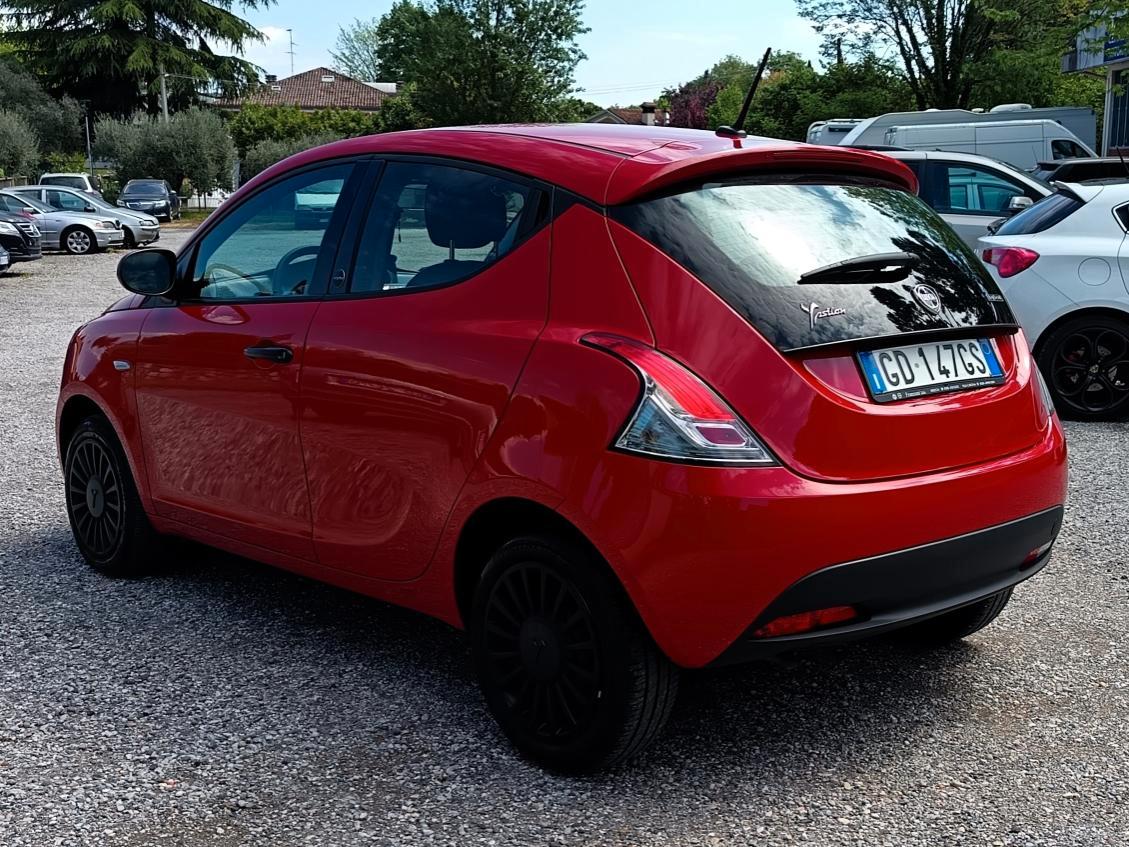 Lancia Ypsilon 1.0 firefly hybrid Ecochic hybrid