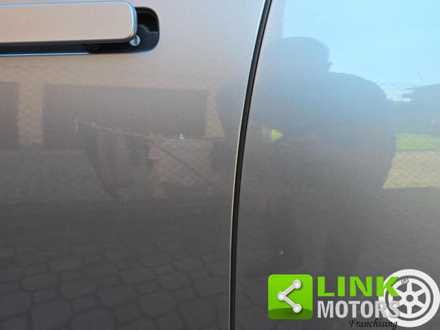 LAND ROVER Range Rover Velar 2.0 R-Dynamic SE 240 CV AWD Automatic