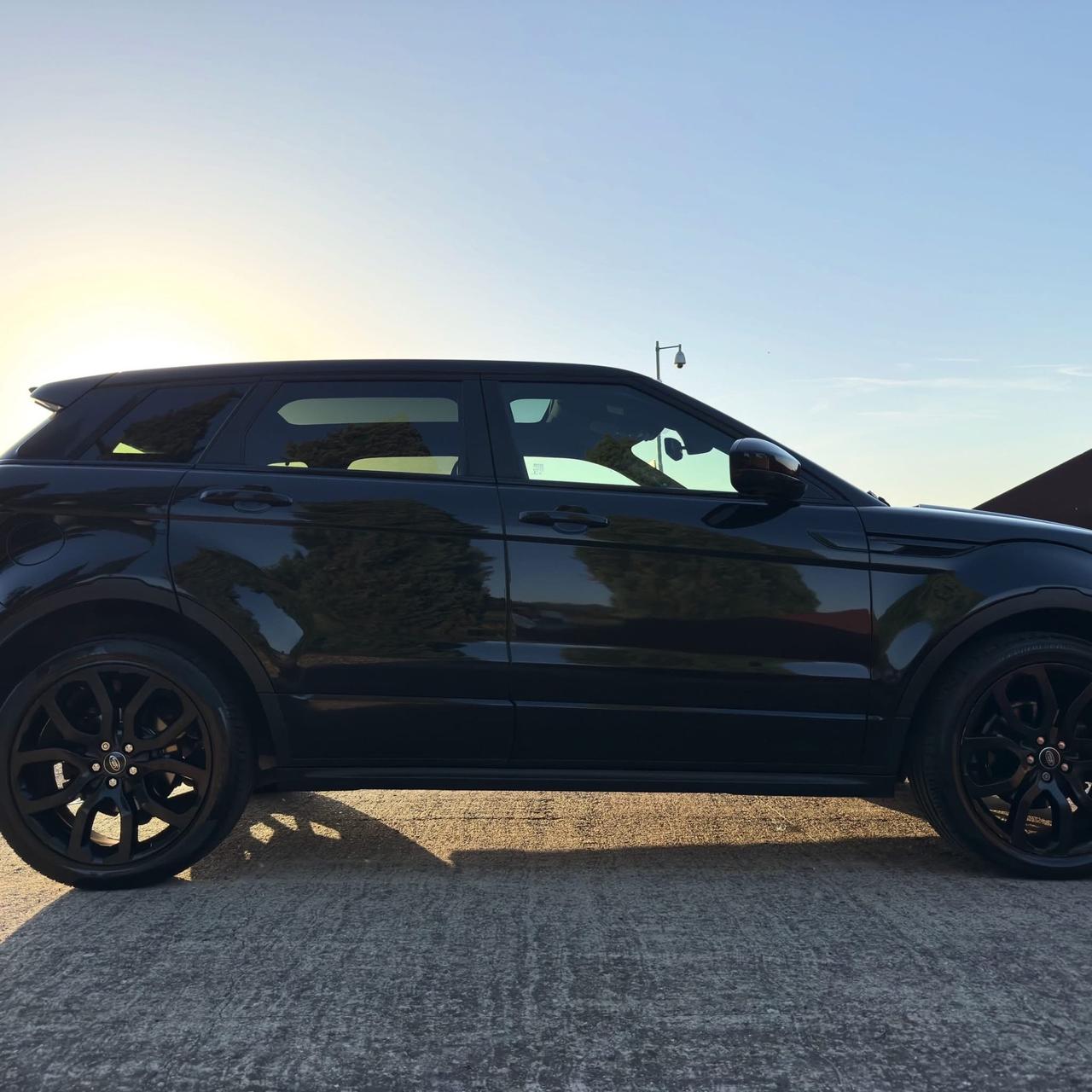 Land Rover Range Evoque 2.2 TD4 5p. Pure
