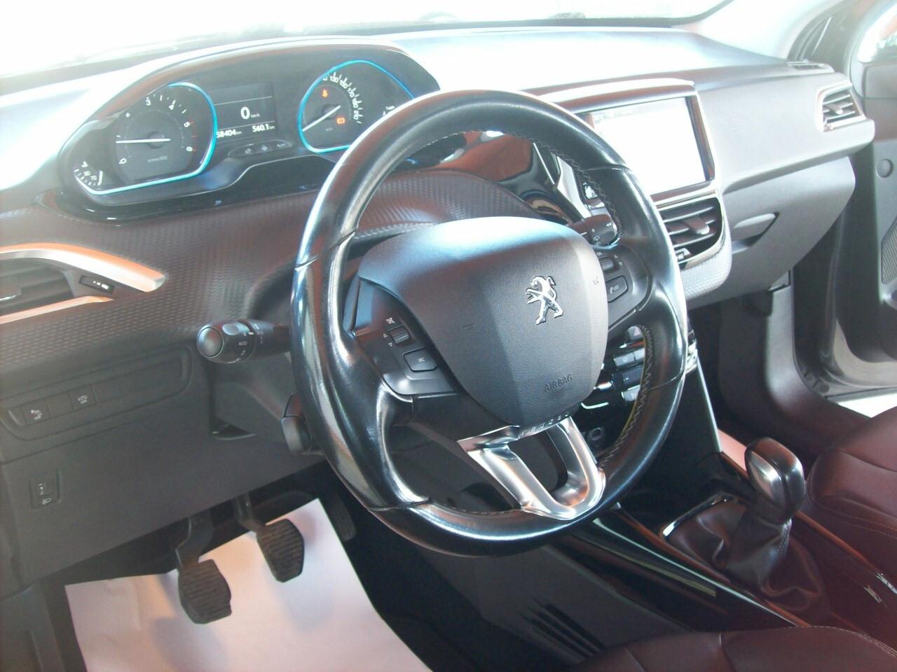 PEUGEOT 2008 1.6 HDI CV.100 Allure "2015"