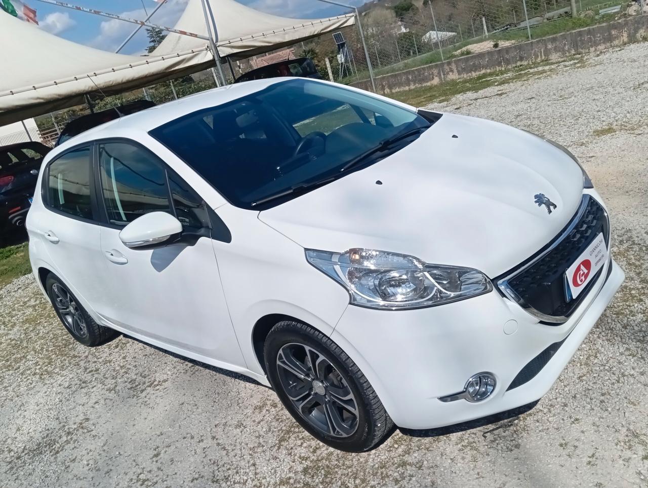 Peugeot 208 1.4 HDi 68 CV 5 porte BLACK pack UNIPRO BEN TENUTA