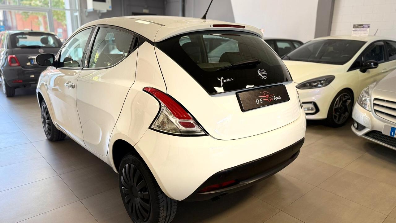 Lancia Ypsilon 0.9 TwinAir 85 CV 5 porte S&S Gold