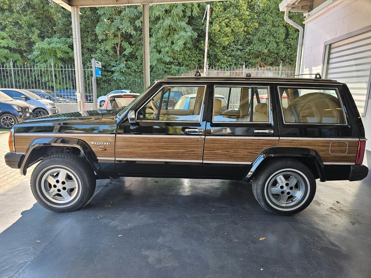 Jeep Wagoneer Cherokee