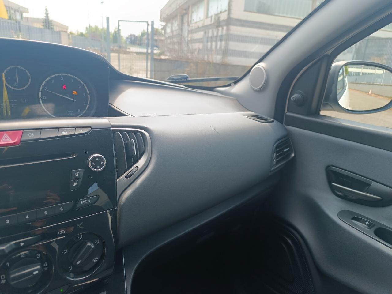 Lancia Ypsilon 1.2 5 porte del 14 NEOPATENTATI