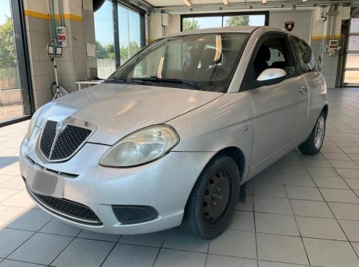 Lancia Ypsilon 1.3 MJT 75 CV Oro Giallo