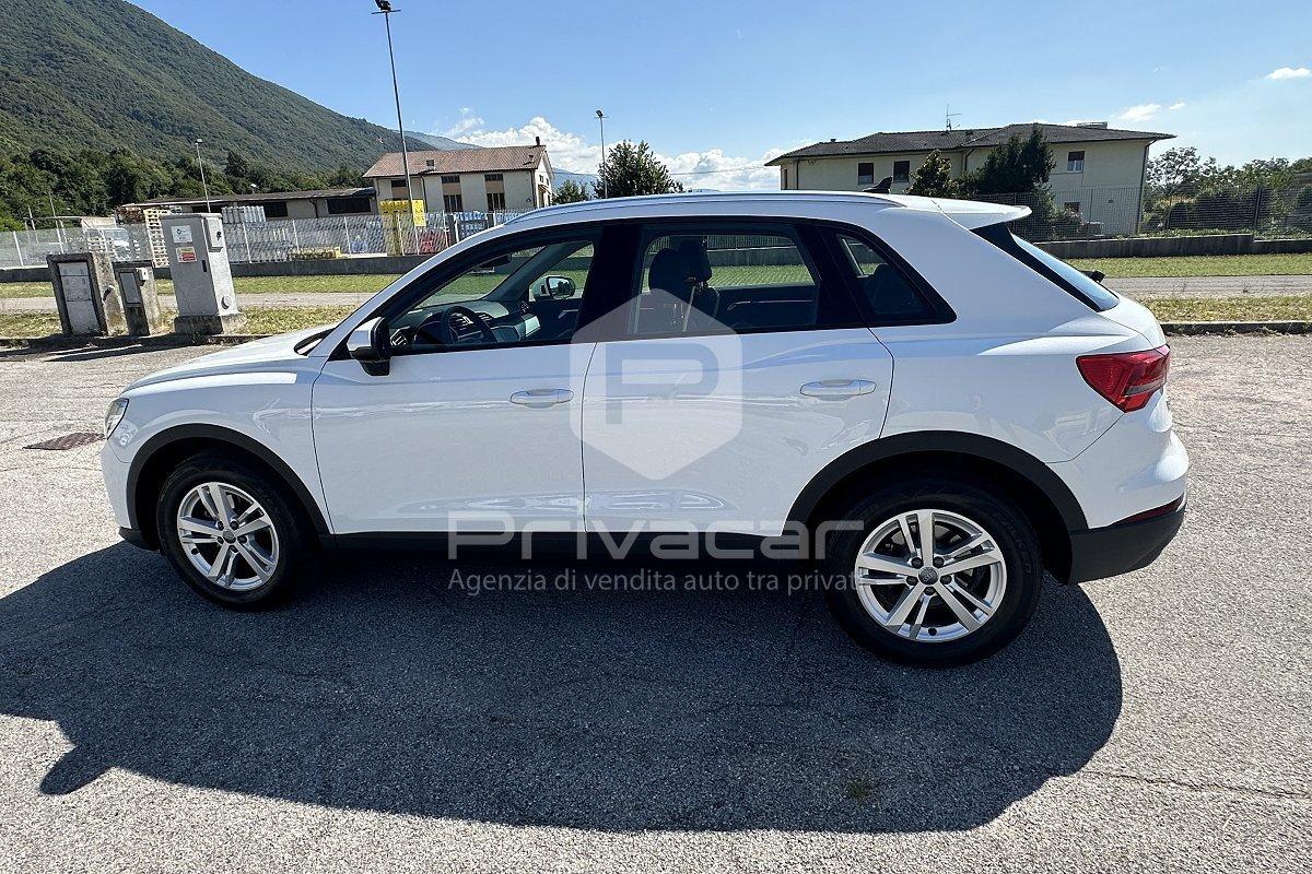 AUDI Q3 35 TFSI Business
