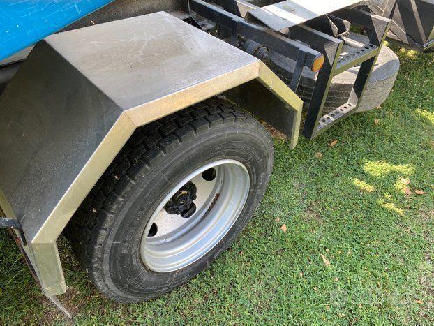 Mercedes carro attrezzi scarrabile con gru